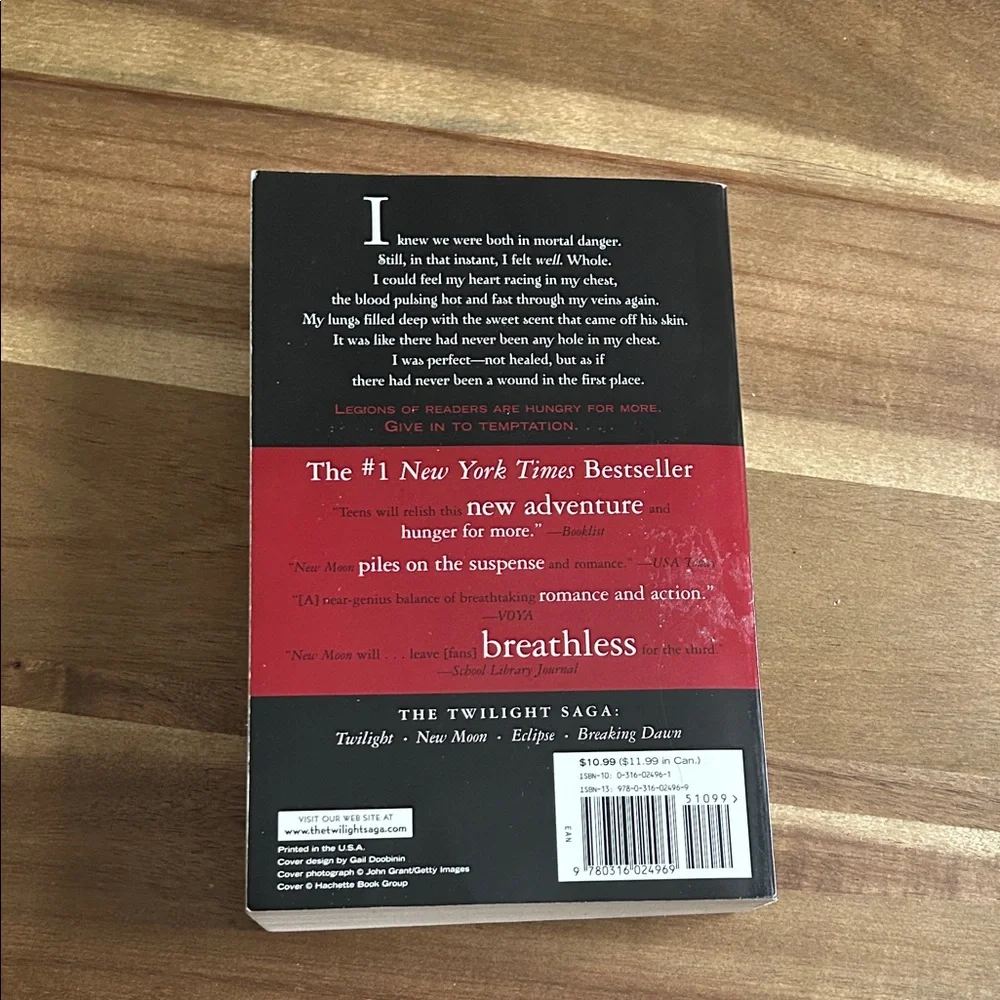 New Moon Book with Red and White Flower Cover - Picture 4 of 7